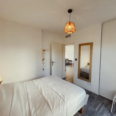 Apartment Cosy Dans Avec Piscine